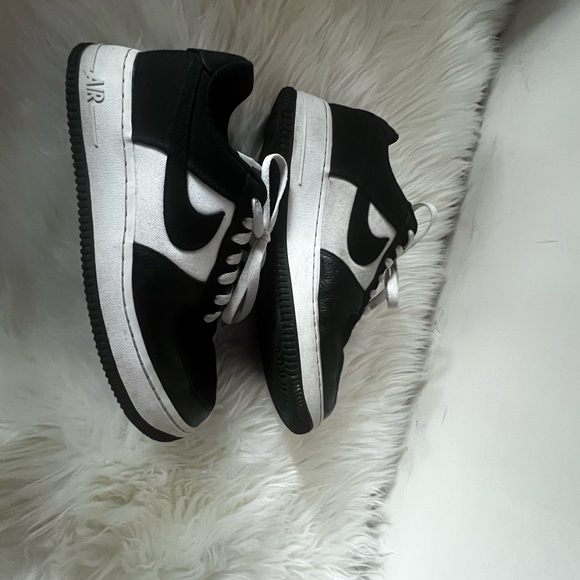 Nike Air Forces - Picture 2 of 5